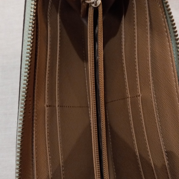 Women's Wallet - Picture 5 of 11